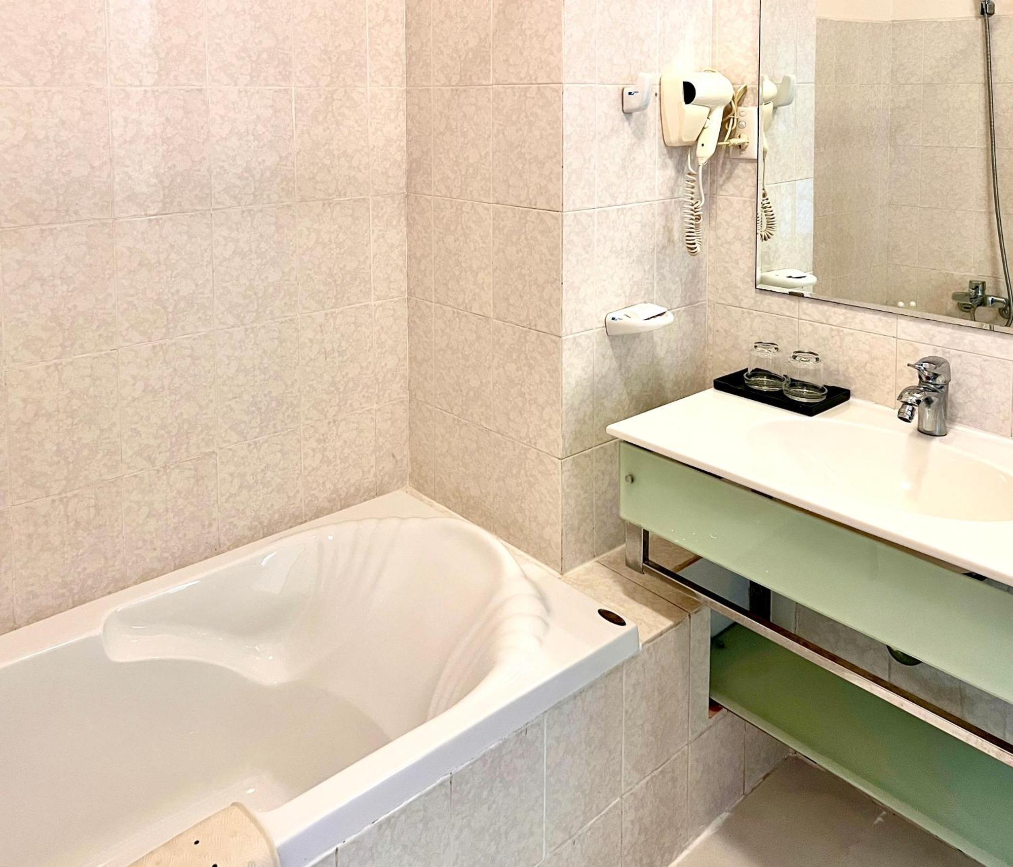 Chau Pho Hotel Чау-Док Экстерьер фото